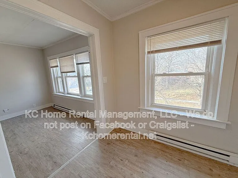 305 Gladstone Blvd — Photo 3