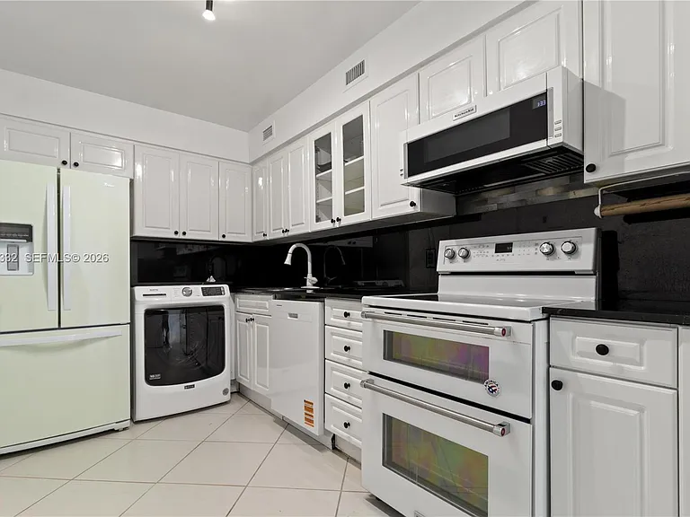 6770 Indian Creek Dr #12R — Photo 4