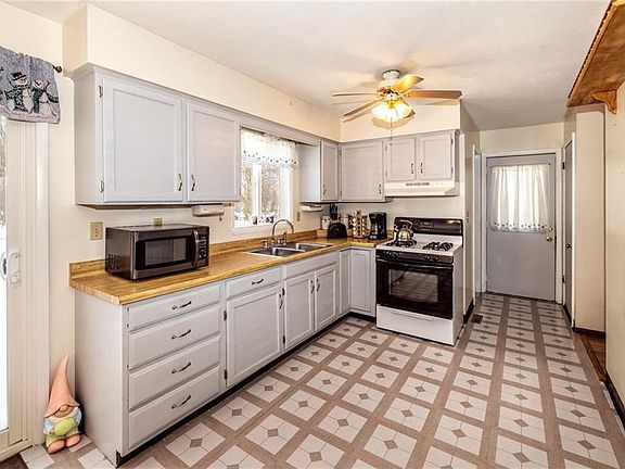 3rd image of 10054 Smith St