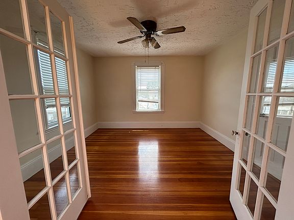 2nd image of 6 Horton St Unit 3