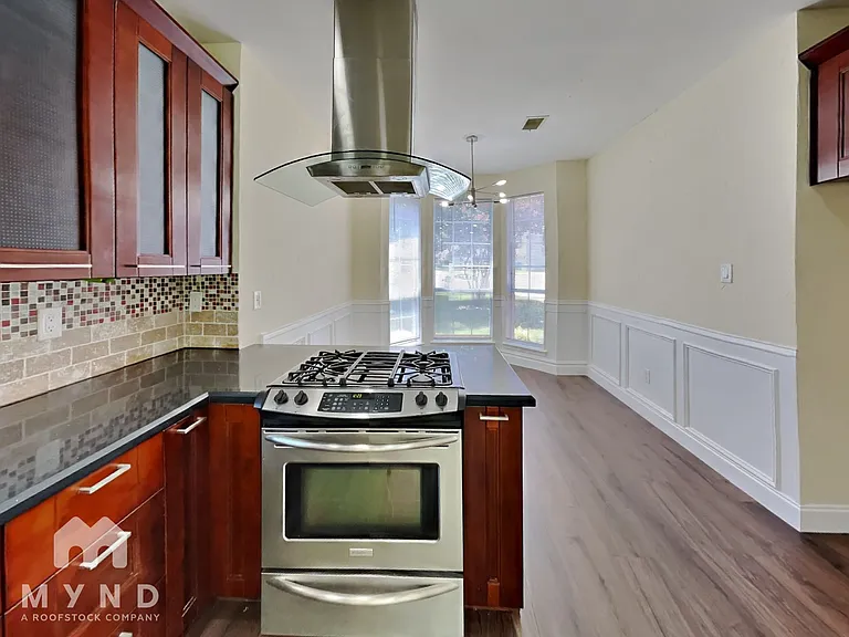 2616 Belmont Ct — Photo 5
