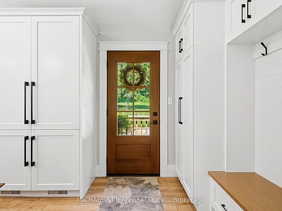 5th image of 1095 Governors Rd