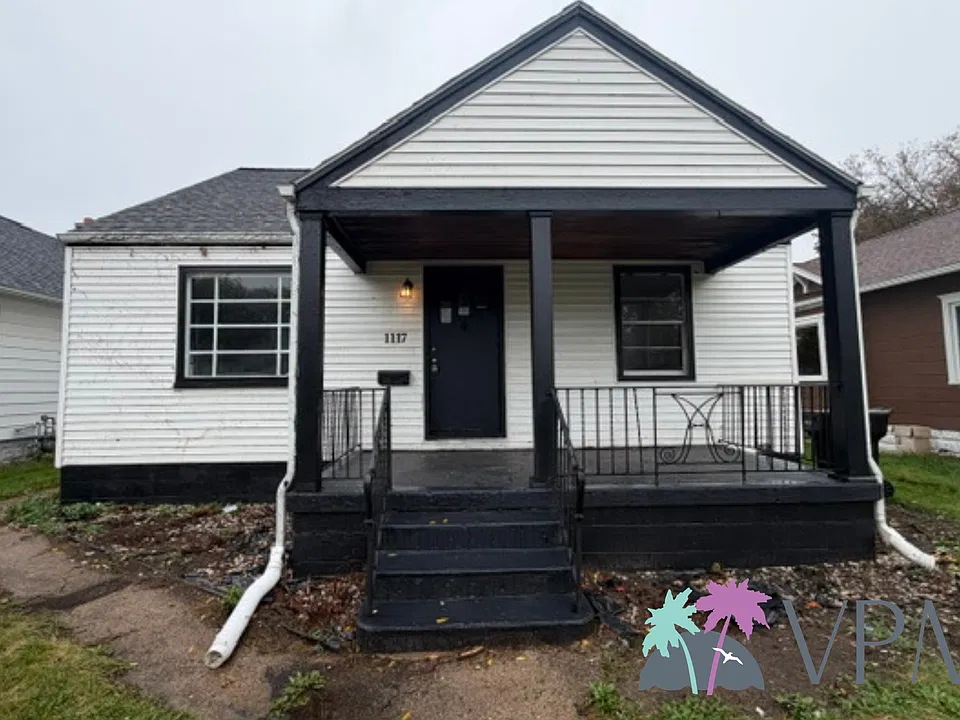 1117 N College St