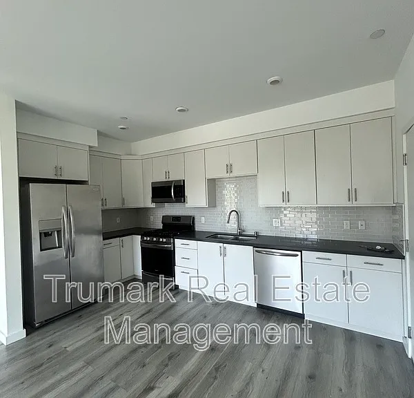 11408 Sarah St #205 — Photo 2