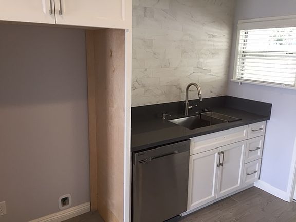 3rd image of 224 Beverly St APT 2