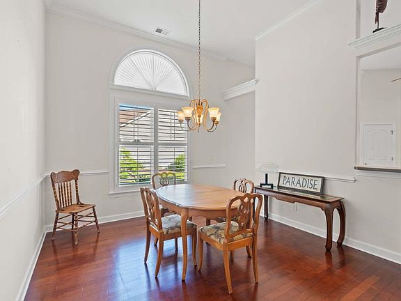 4th image of 355 Camden Circle