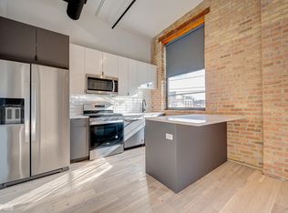 213 N Racine Ave #202, Chicago, IL 60607