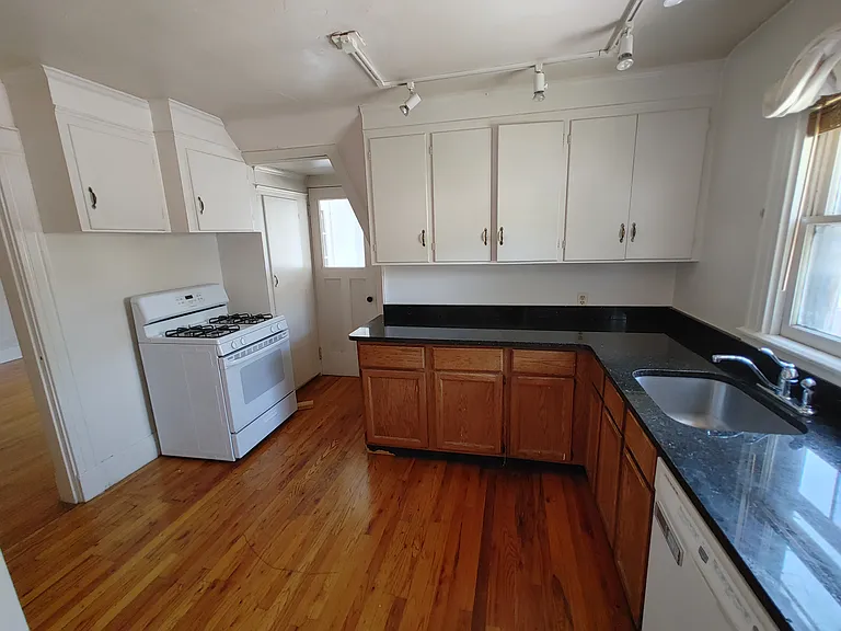 39 Rutgers St #3 — Photo 16