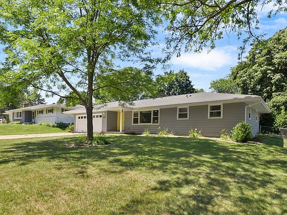 3rd image of 2727 Florann Dr