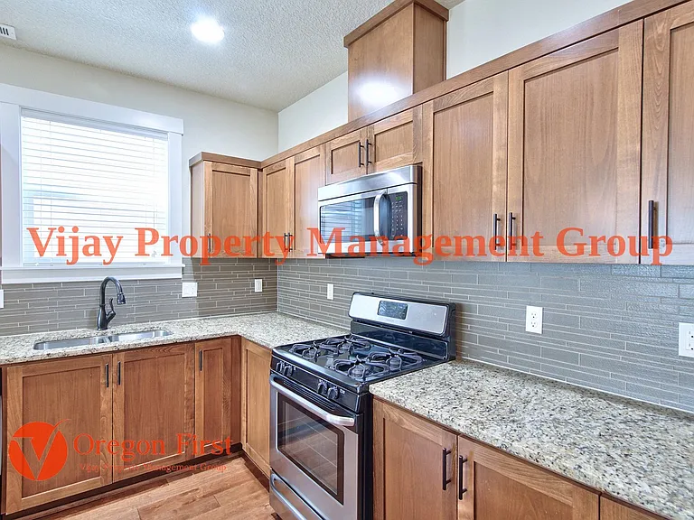 410 SW Basilone Ter — Photo 5
