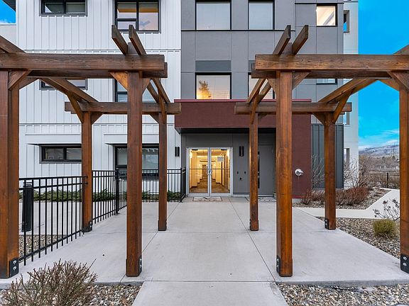 3rd image of 2555 Lakeshore Rd #310