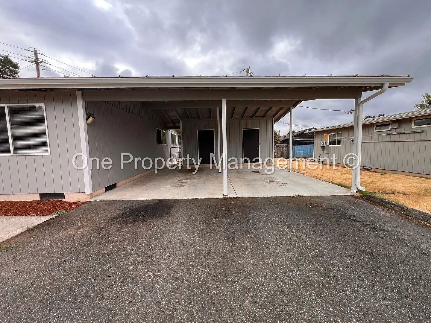 One Level Duplex Near Peace Health — Photo 2