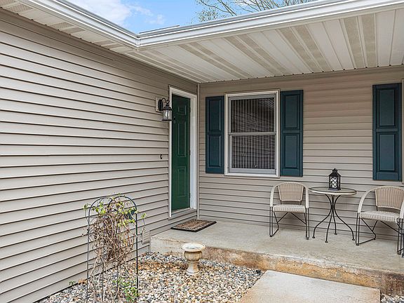 3rd image of 745 Bayberry Ln