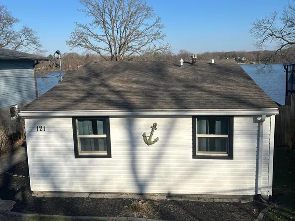 121 W Lakeview Dr, Lowell, IN 46356