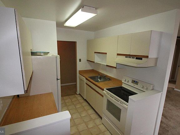 2nd image of 6441 Richmond Hwy APT 202