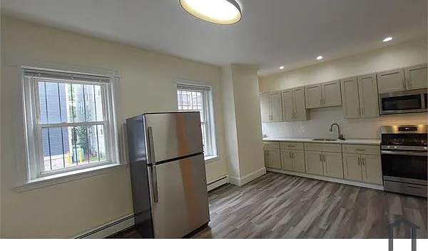 3 bed, 1300 sqft, $3,500 — Photo 4