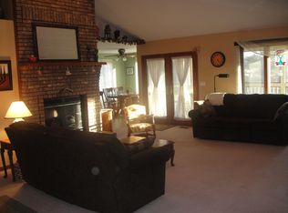 551 Willis Rd, Saline, MI 48176