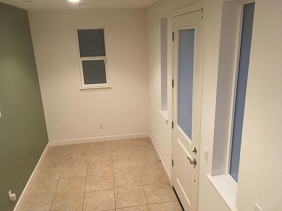 3rd image of 980 E Duane Ave #200