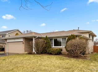 1724 Apple Valley Rd, Bolingbrook, IL 60490