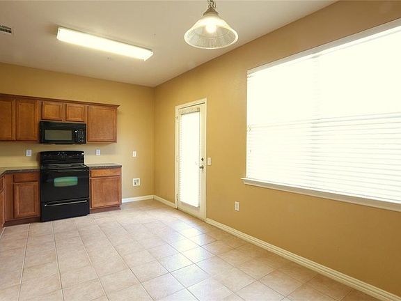 3rd image of 232 Heritage Hill Dr