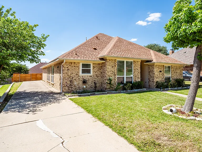 4925 Longwood Ct — Photo 4