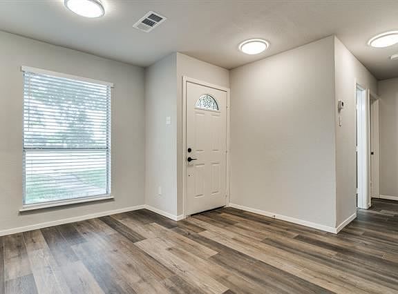 3rd image of 746 Malibu Dr