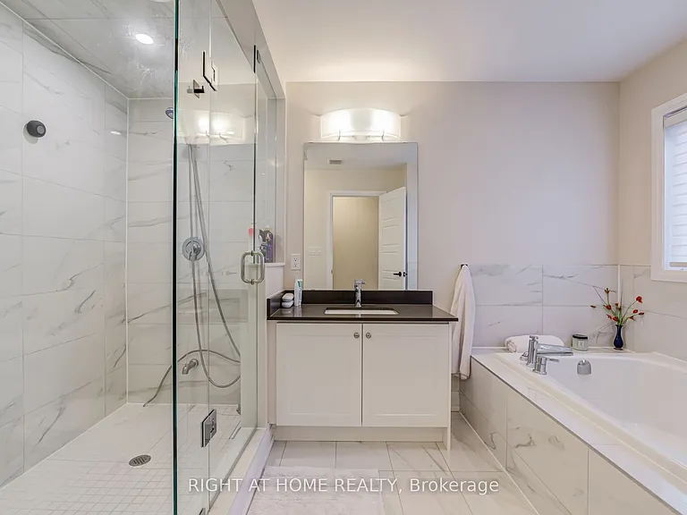 70 Westlake Cres — Photo 17