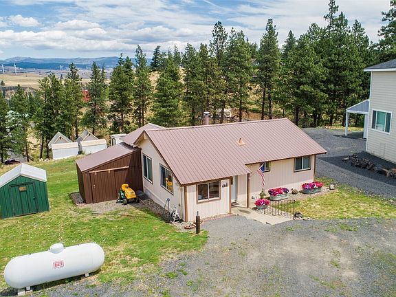 2nd image of 270 Ridge Loop Road