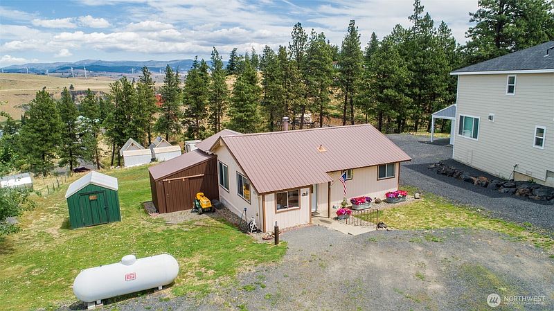 2nd image of 270 Ridge Loop Road