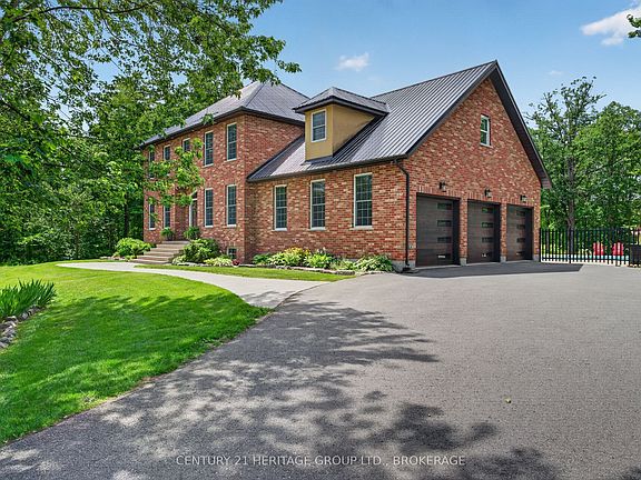 3rd image of 13 Fawn Brook Dr