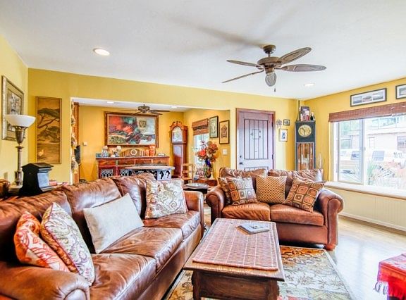3rd image of 348 Agua Vista Way