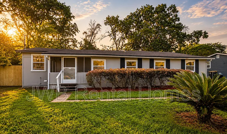 5361 Broadway Ave — Photo 1