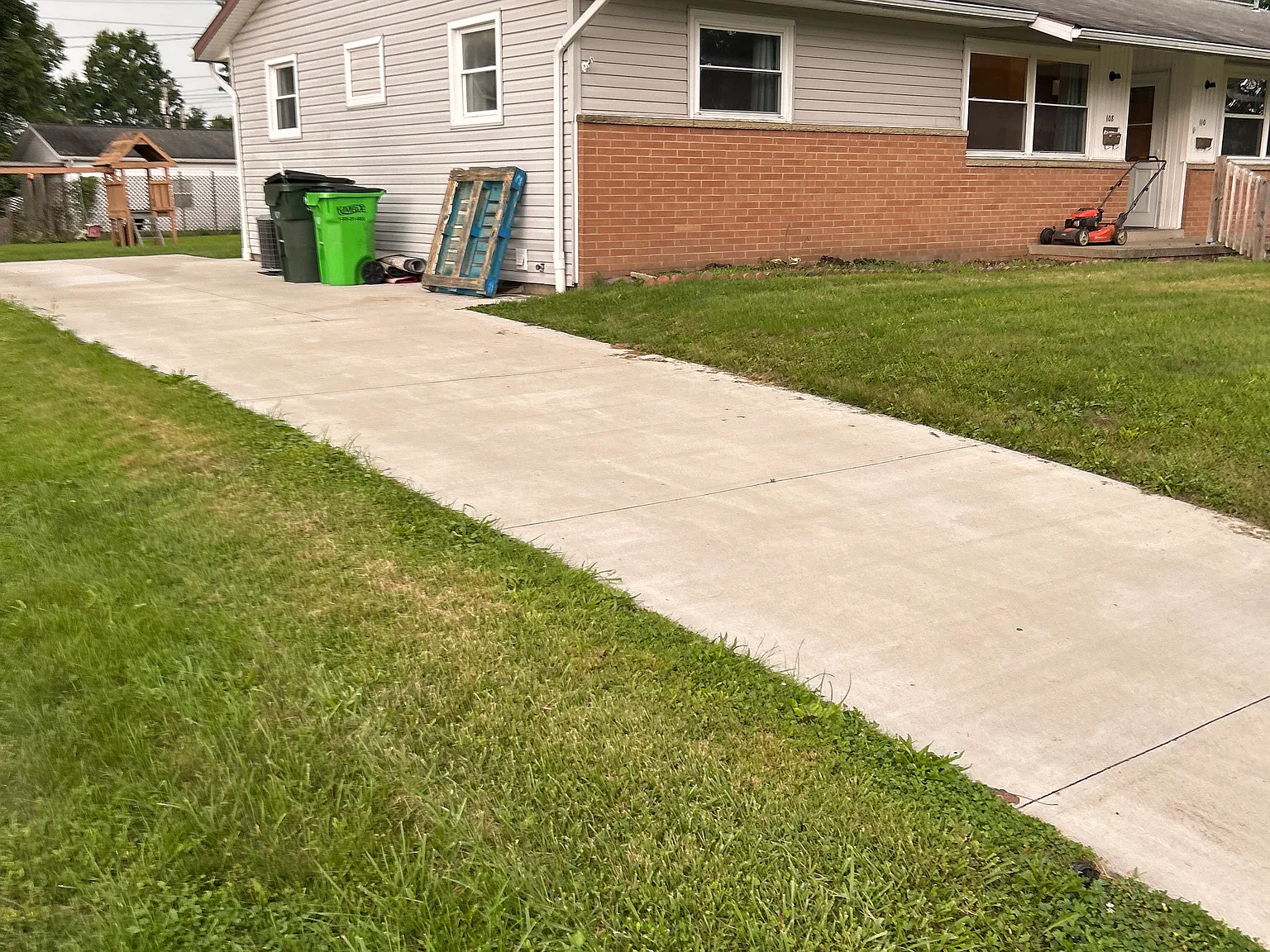 2 bed, 700 sqft, $850 — Photo 2