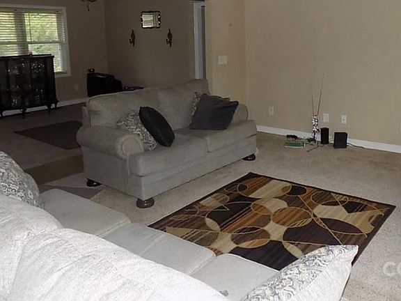 3rd image of 924 W Garrison Blvd
