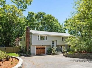 156 Concord Rd, Bedford, MA 01730
