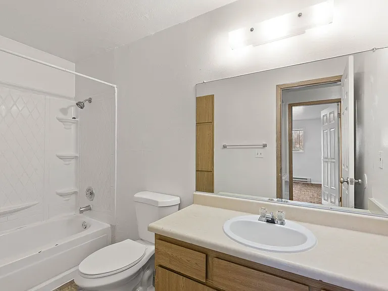 2705 N Pines Rd — Photo 14