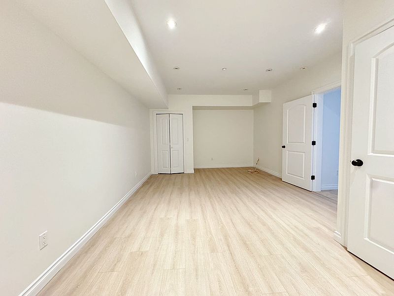 White Rock Apartment for rent - 2 Bedrooms — photo 2