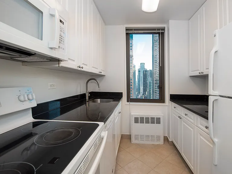 211 W 56th St #D3 — Photo 6