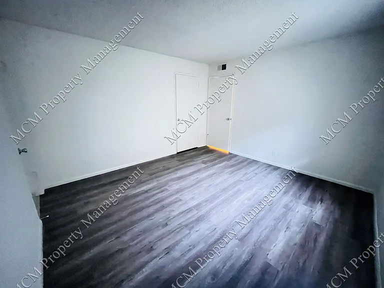 13956 Vanowen St — Photo 8