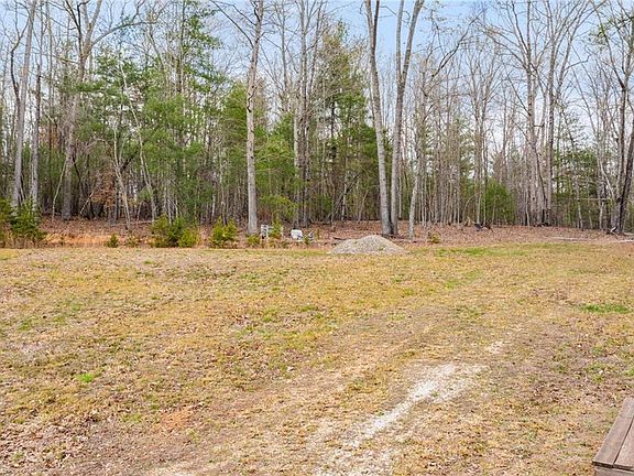 3rd image of 1163 Mills Rd
