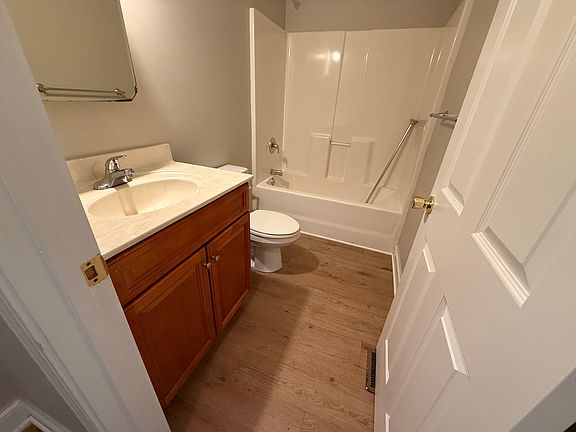 3rd image of 28 Buffalo St #B