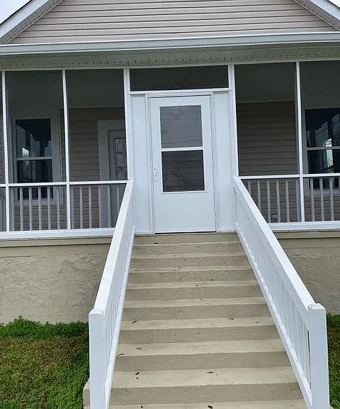 1605 Broad St NE — Photo 2