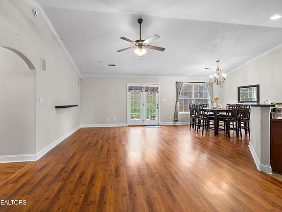 5th image of 3873 Highview Ln