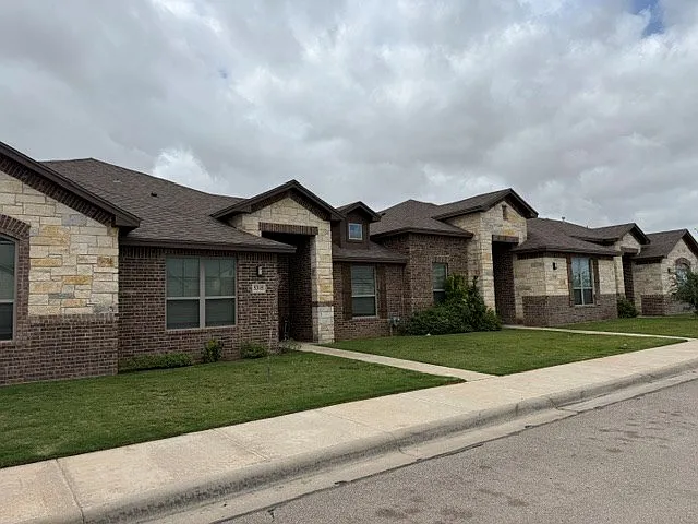 3 bed, 2.0 bath, 1653 sqft, $2,200 — Photo 3