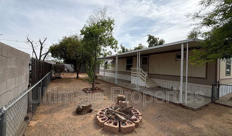 2067 E Charleston Ave — Photo 1