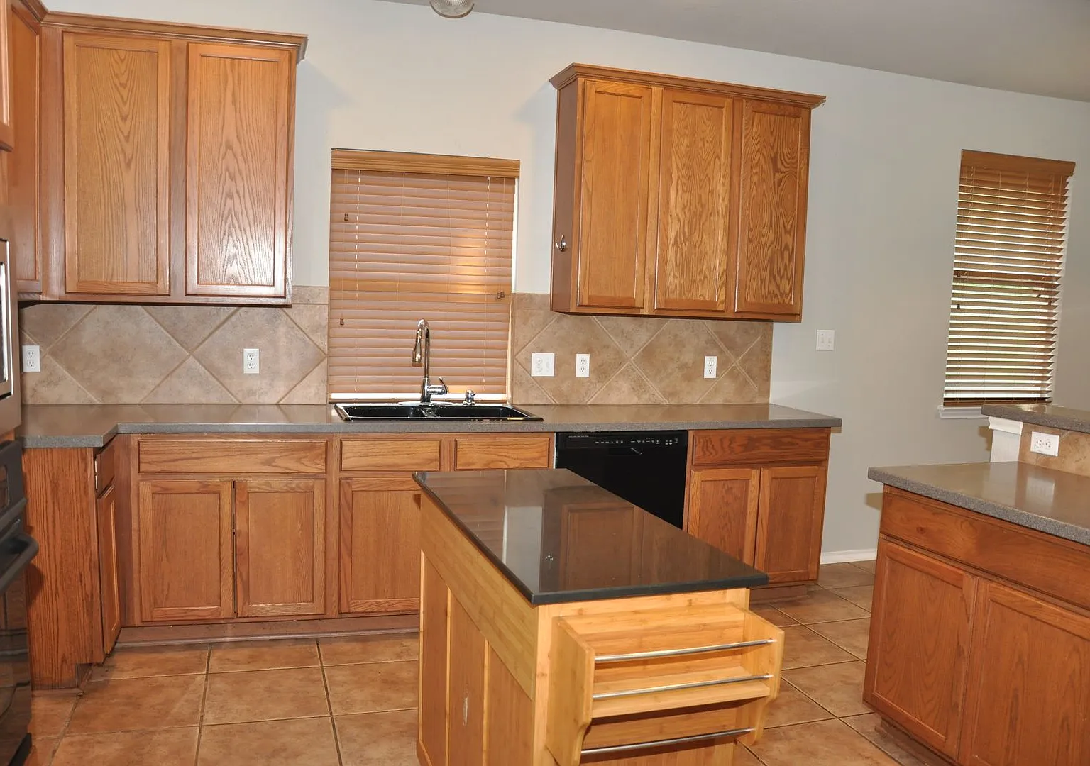 3 Bedroom 2 Bath with and Office/4th Bedroom in Vista Ridge — Photo 3