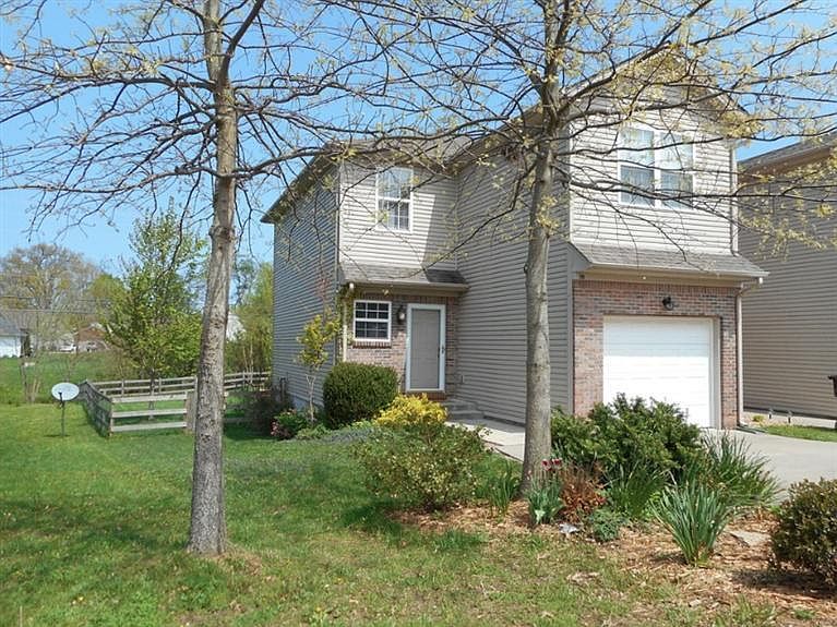 1st image of 117 Lowell Ct