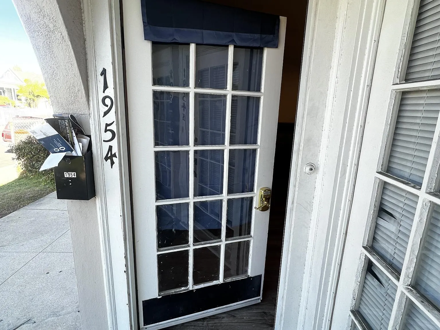 3 bed, 1000 sqft, $3,600 — Photo 1