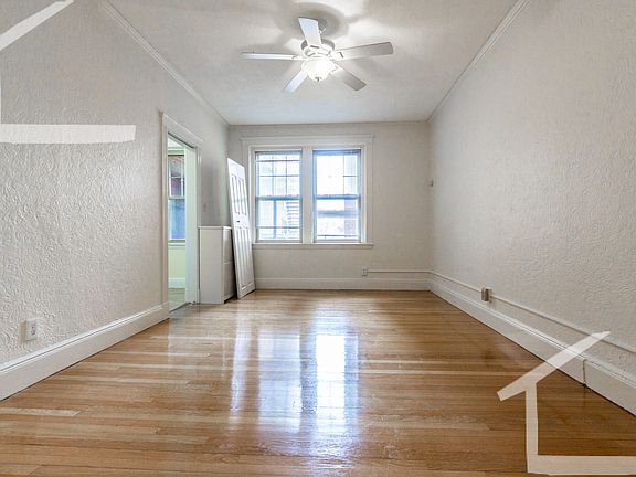 2nd image of 14 Alton Pl #11