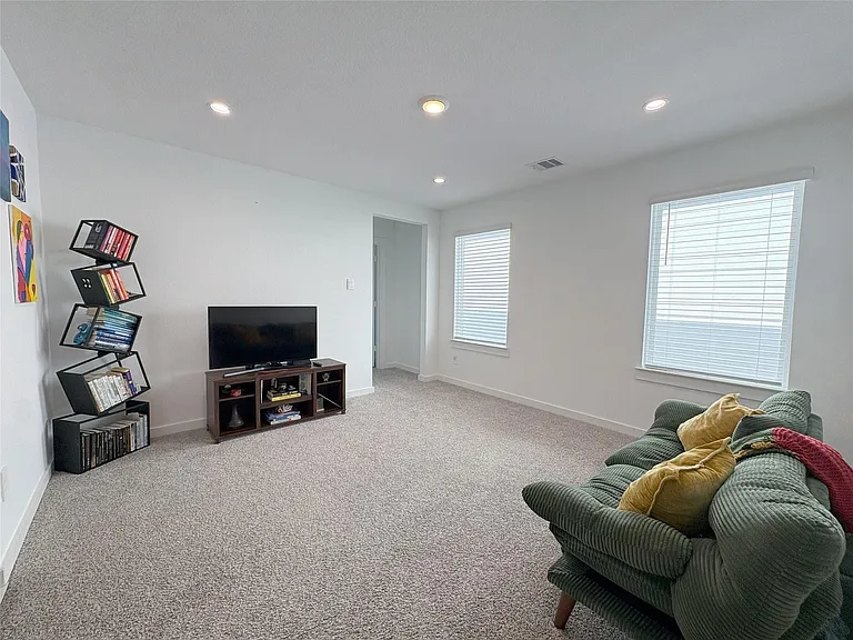 2913 Crown Gate Dr — Photo 10